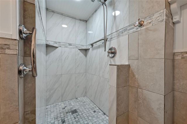 102 Rivercrest ST, Luling, TX 78648