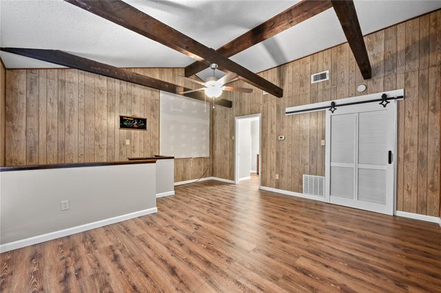 102 Rivercrest ST, Luling, TX 78648