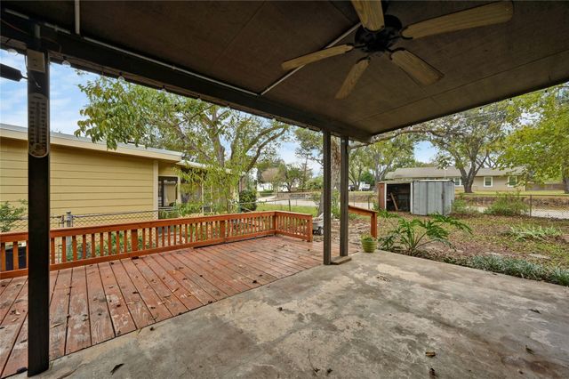 102 Rivercrest ST, Luling, TX 78648