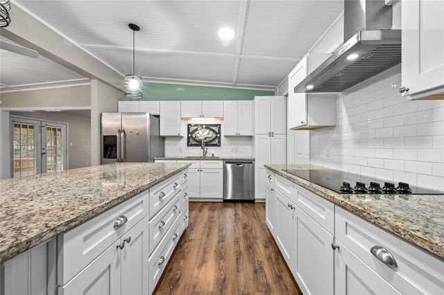 102 Rivercrest ST, Luling, TX 78648