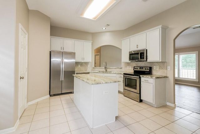 12103 Lakewood Villa Drive, Tomball, TX 77377