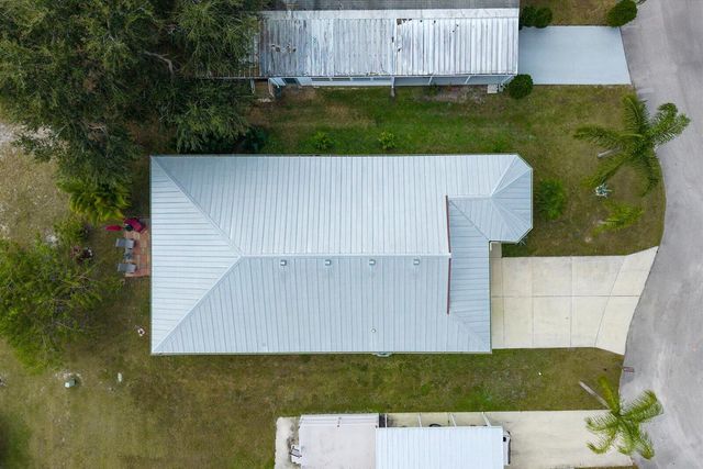 79 Flores Del Norte, Fort Pierce, FL 34951