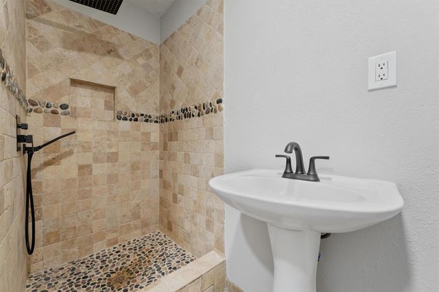 7912 Cypress Street, Houston, TX 77012