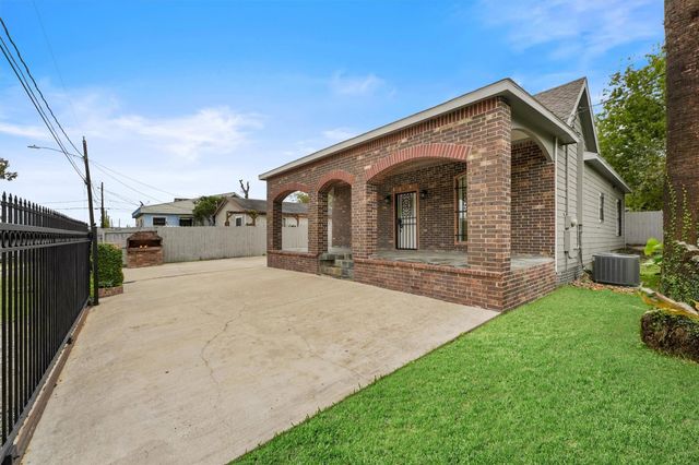 7912 Cypress Street, Houston, TX 77012