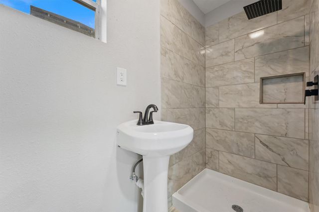 7912 Cypress Street, Houston, TX 77012