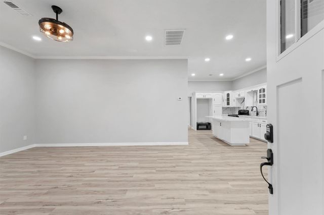 7912 Cypress Street, Houston, TX 77012