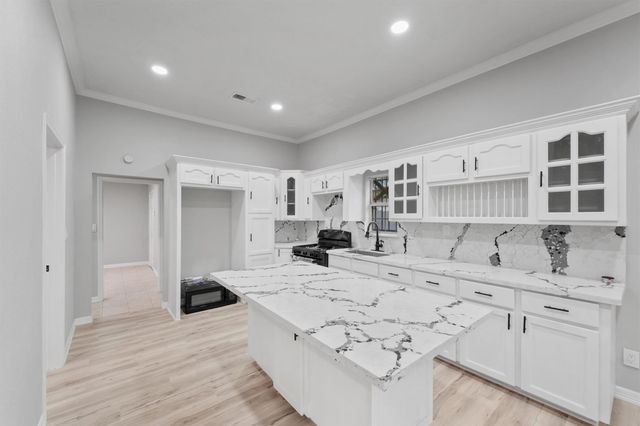 7912 Cypress Street, Houston, TX 77012