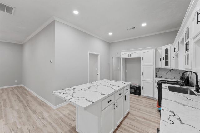 7912 Cypress Street, Houston, TX 77012