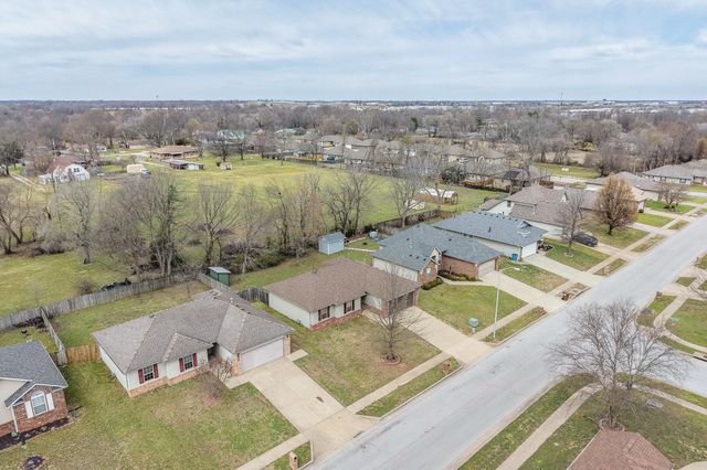 505 S Casa Grande Avenue, Springfield, MO 65802