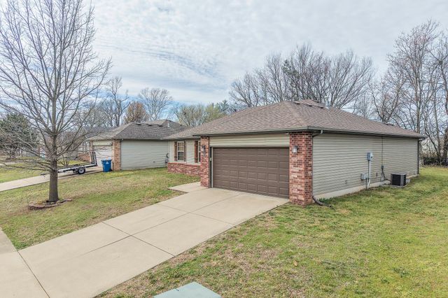 505 S Casa Grande Avenue, Springfield, MO 65802