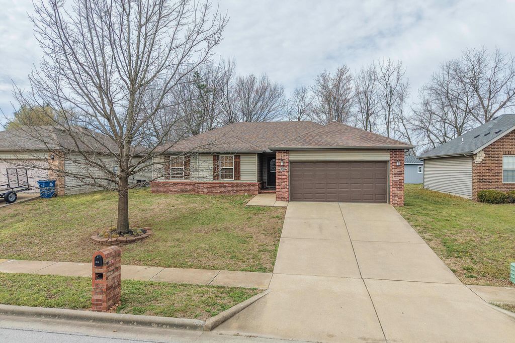 505 S Casa Grande Avenue, Springfield, MO 65802