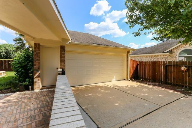 1534 Brookstone Lane, Sugar Land, TX 77479