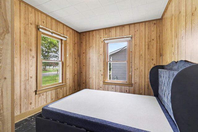 713 E Spring Street, Whitehall City, MI 49461