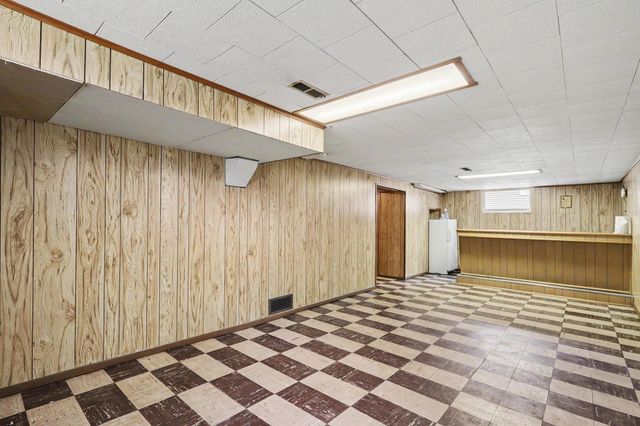 713 E Spring Street, Whitehall City, MI 49461