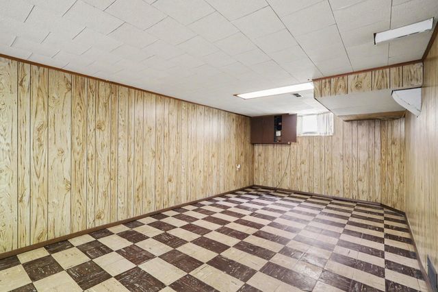 713 E Spring Street, Whitehall City, MI 49461