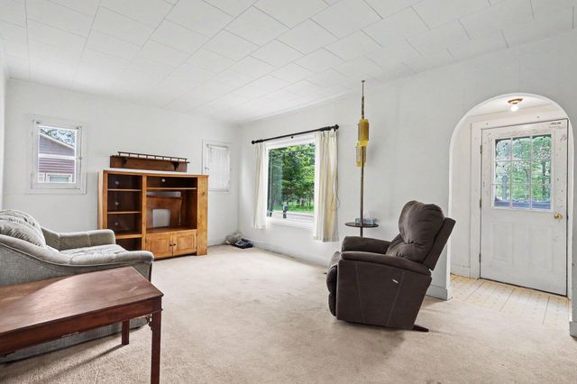 713 E Spring Street, Whitehall City, MI 49461