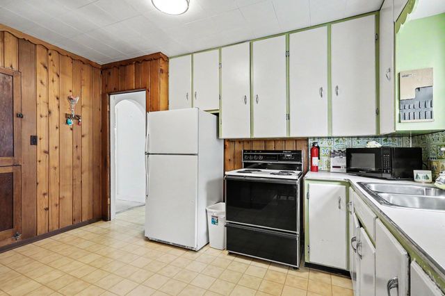 713 E Spring Street, Whitehall City, MI 49461