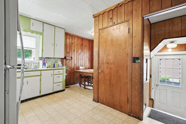 713 E Spring Street, Whitehall City, MI 49461