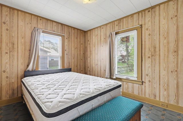 713 E Spring Street, Whitehall City, MI 49461