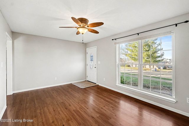 7300 Chestnut Tree Ln, Louisville, KY 40291