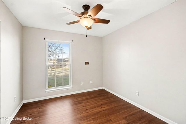 7300 Chestnut Tree Ln, Louisville, KY 40291