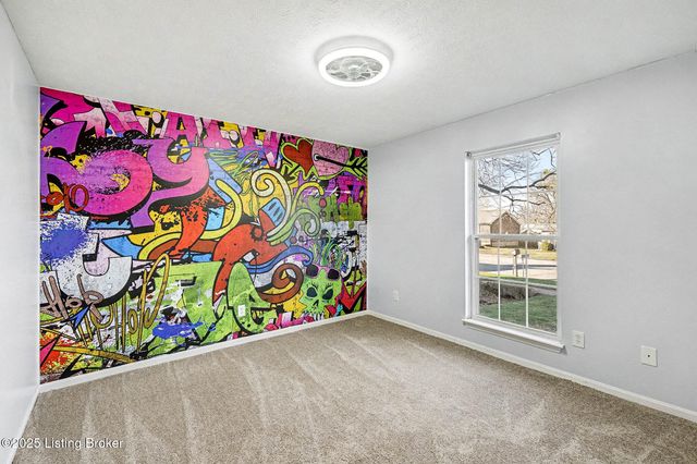 7300 Chestnut Tree Ln, Louisville, KY 40291