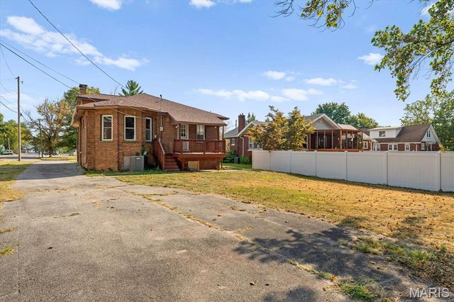 24 S 95th Street, Belleville, IL 62223