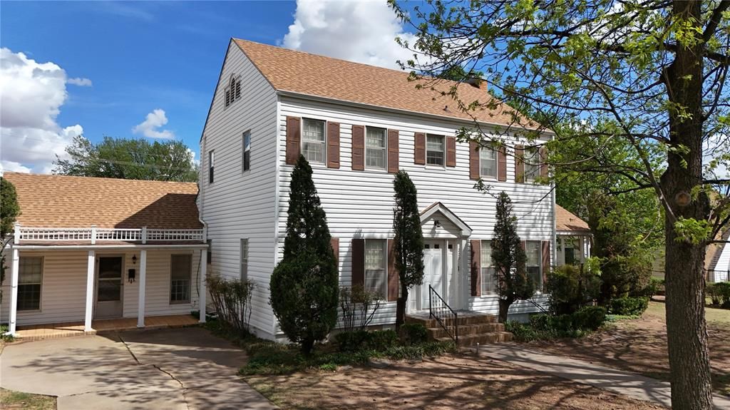 Image 1 of property listing at 220 N Washington Street, Hobart, OK 73651