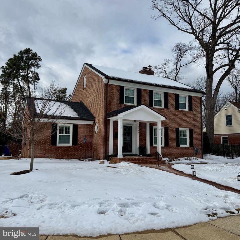 2746 FORT SCOTT DR, Arlington, VA 22202