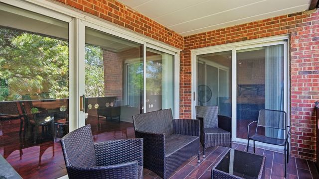 121 S Spruce Avenue 207, Wood Dale, IL 60191
