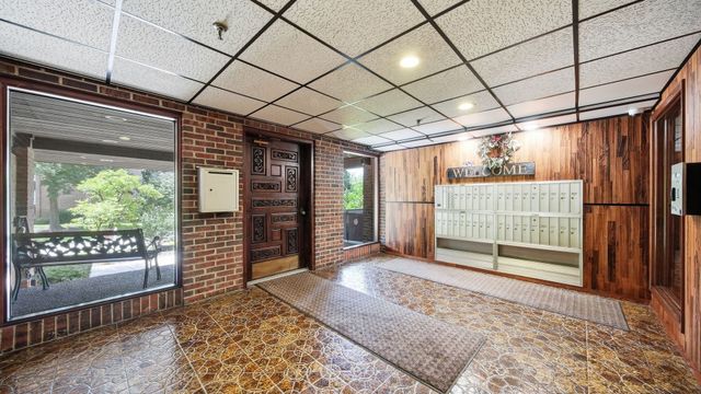 121 S Spruce Avenue 207, Wood Dale, IL 60191