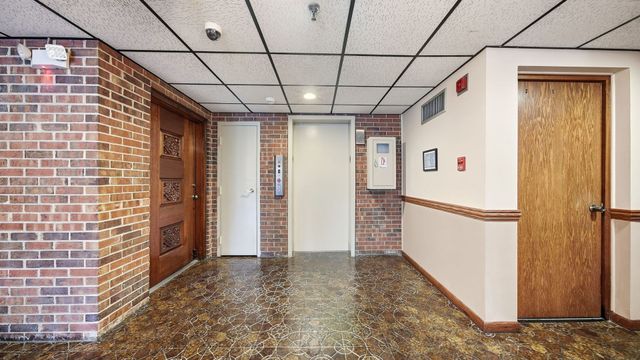 121 S Spruce Avenue 207, Wood Dale, IL 60191