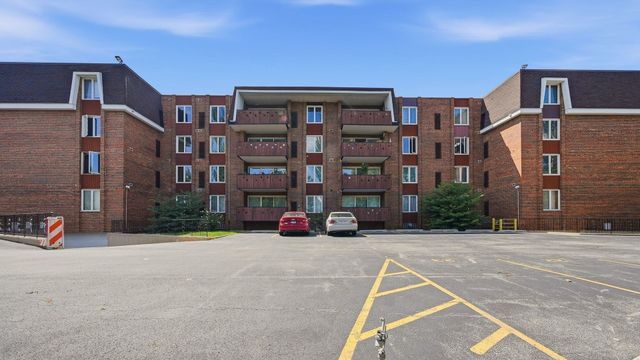 121 S Spruce Avenue 207, Wood Dale, IL 60191