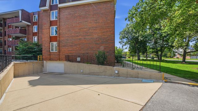 121 S Spruce Avenue 207, Wood Dale, IL 60191