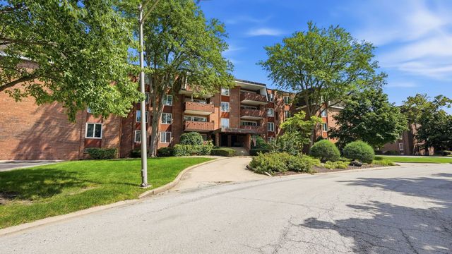 121 S Spruce Avenue 207, Wood Dale, IL 60191