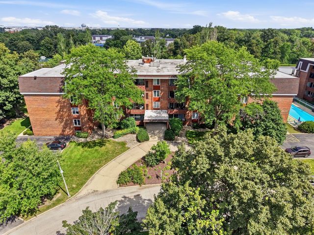 121 S Spruce Avenue 207, Wood Dale, IL 60191