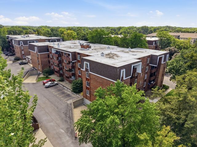 121 S Spruce Avenue 207, Wood Dale, IL 60191