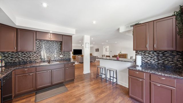 121 S Spruce Avenue 207, Wood Dale, IL 60191