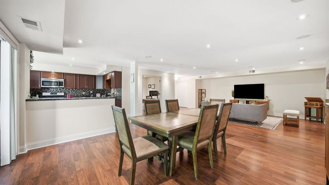121 S Spruce Avenue 207, Wood Dale, IL 60191