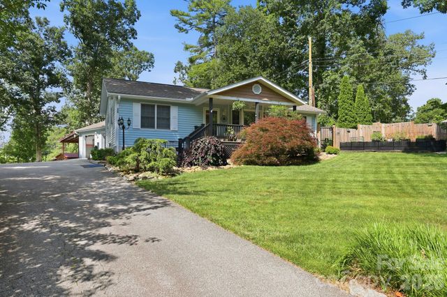 220 Bradshaw Avenue, Hendersonville, NC 28792