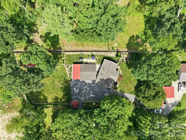 220 Bradshaw Avenue, Hendersonville, NC 28792