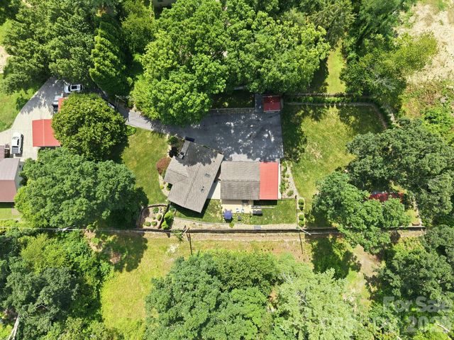 220 Bradshaw Avenue, Hendersonville, NC 28792