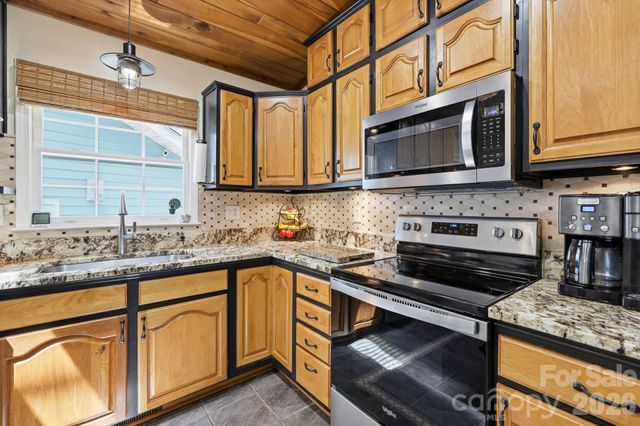 220 Bradshaw Avenue, Hendersonville, NC 28792