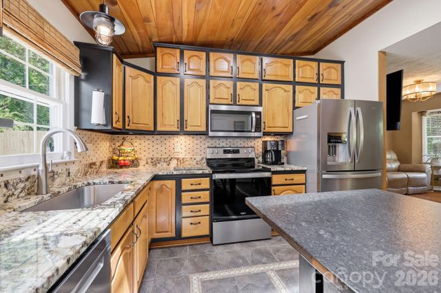 220 Bradshaw Avenue, Hendersonville, NC 28792
