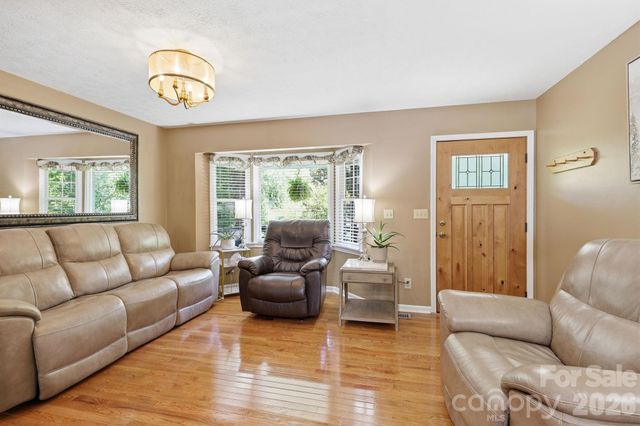 220 Bradshaw Avenue, Hendersonville, NC 28792
