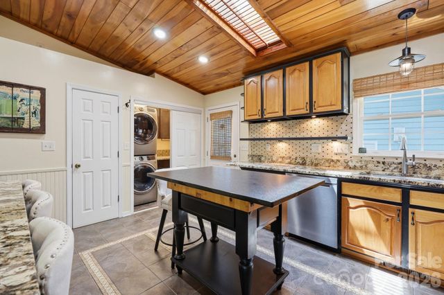 220 Bradshaw Avenue, Hendersonville, NC 28792