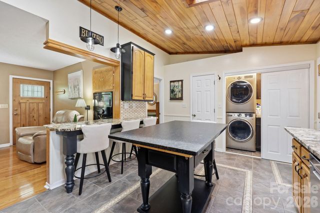 220 Bradshaw Avenue, Hendersonville, NC 28792