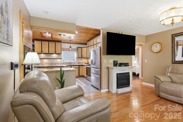 220 Bradshaw Avenue, Hendersonville, NC 28792