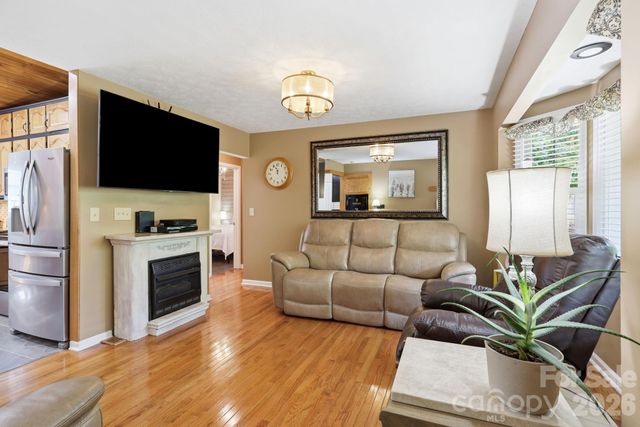 220 Bradshaw Avenue, Hendersonville, NC 28792