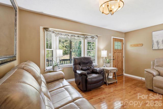 220 Bradshaw Avenue, Hendersonville, NC 28792